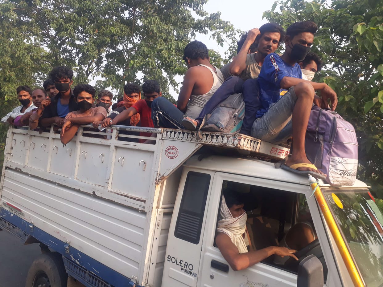 Migrant laborers arrived in the district by freight vehicles