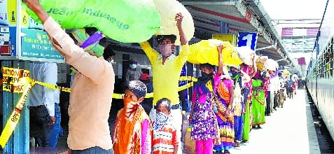 2328 workers from four special trains came to Bareilly