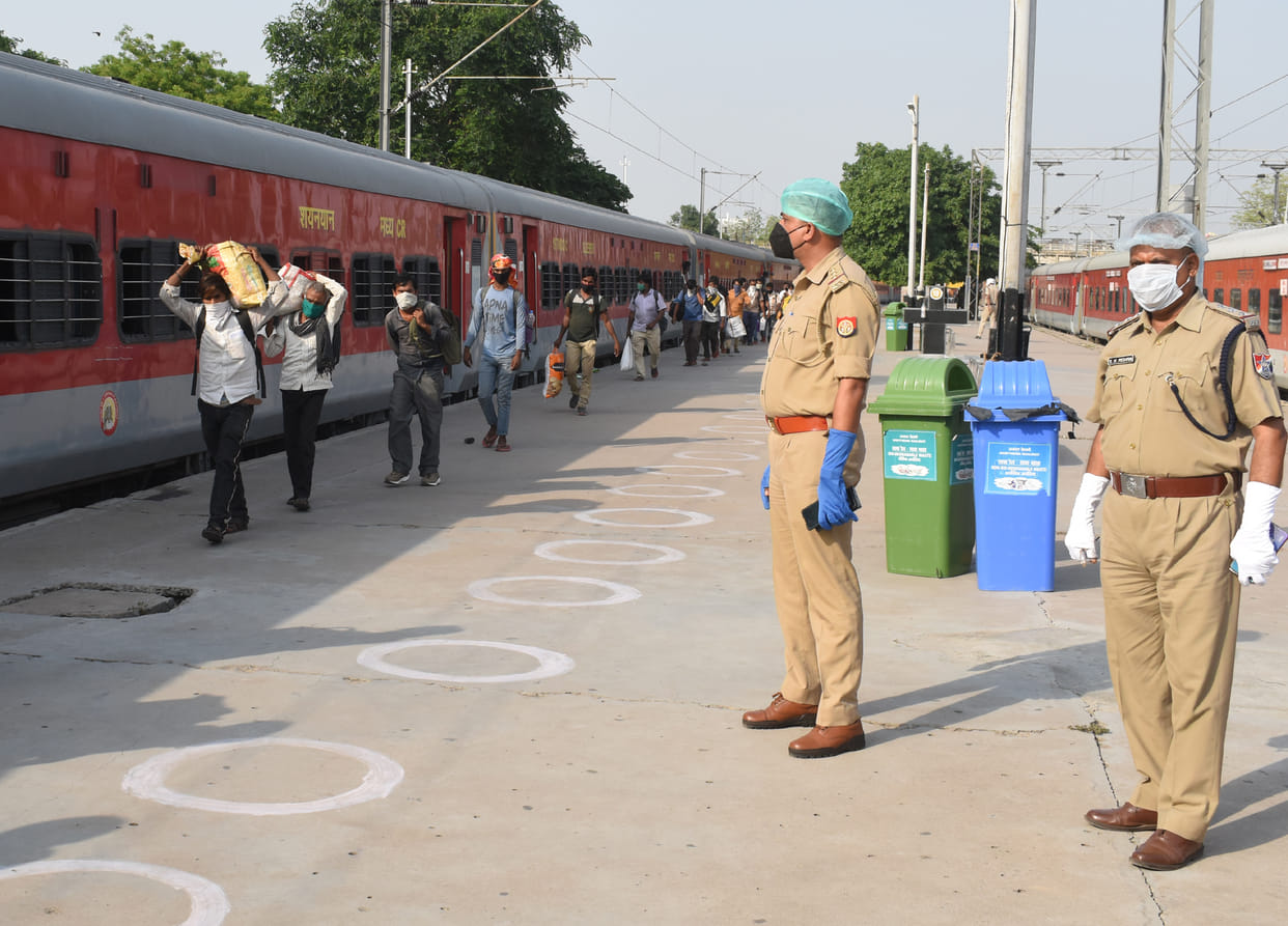 6052 people returned from other provinces by five trains