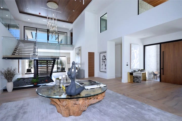 Priyanka Chopra And Nick Jonas Luxury Home 20000 square fit In Los Angeles Inside pictures
