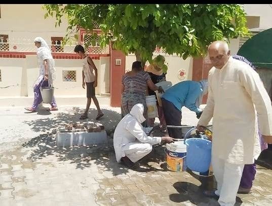 Shortage of drinking water in urban posh colony urban estate and defense colony