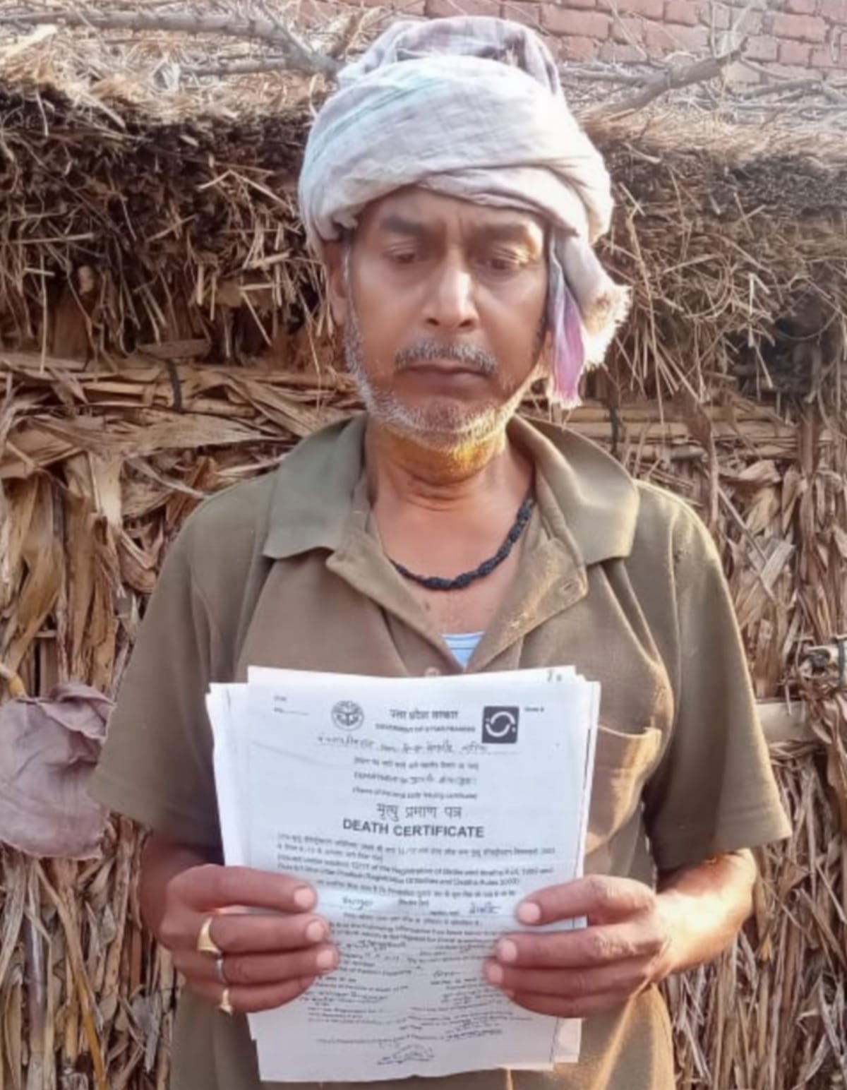 After death of his wife elder has been circling bank for five months to withdraw money left in account in ballia