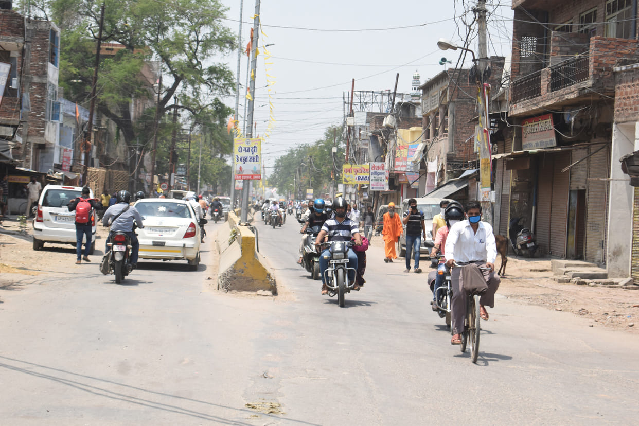 The streets of the city are crowded as soon as the hotspot is over