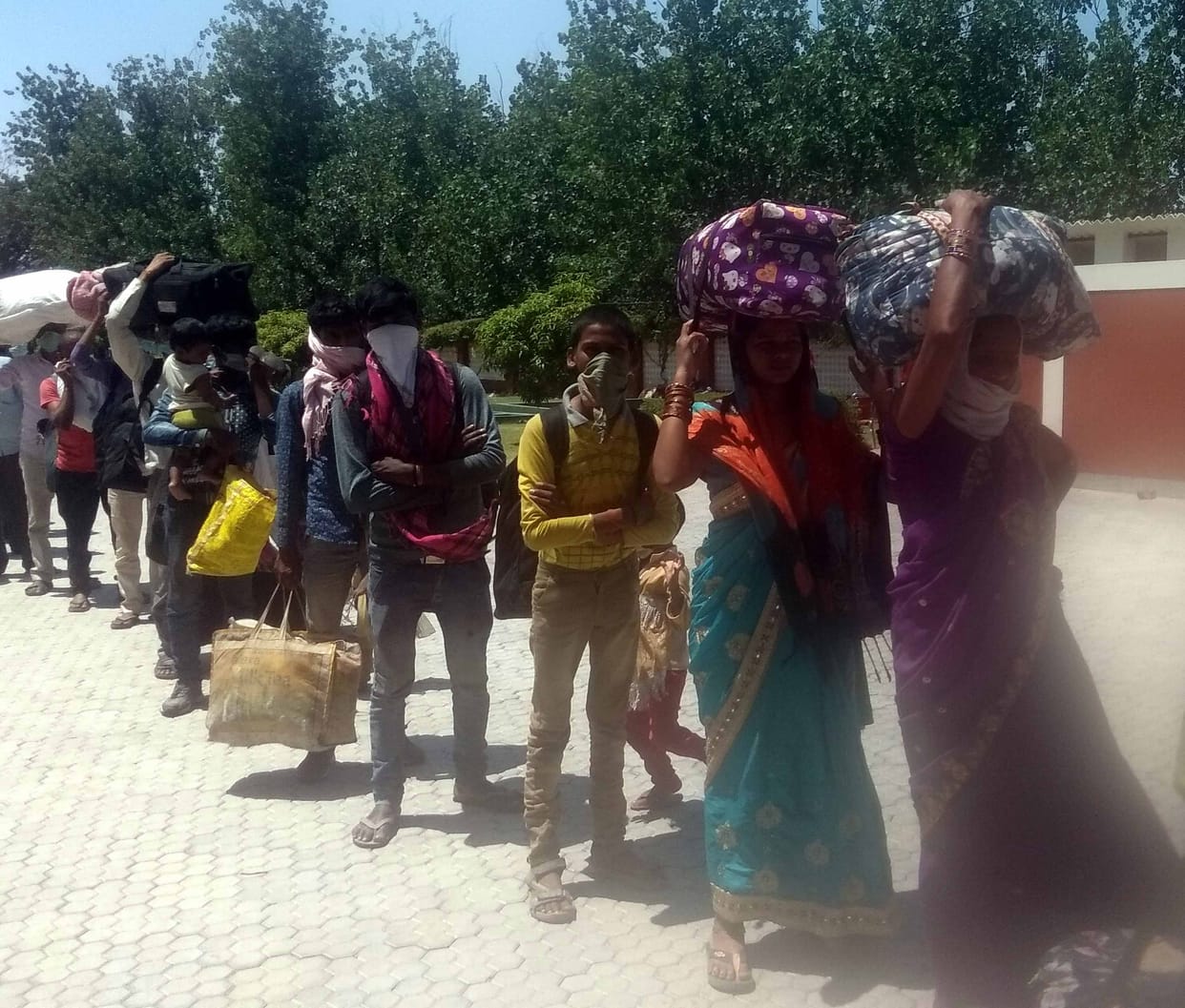 1400 migrant workers leave 42 districts with 42 buses