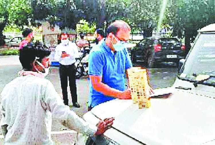 The pan maker was supplying liquor from the liquor store, lockdown, coronavirus