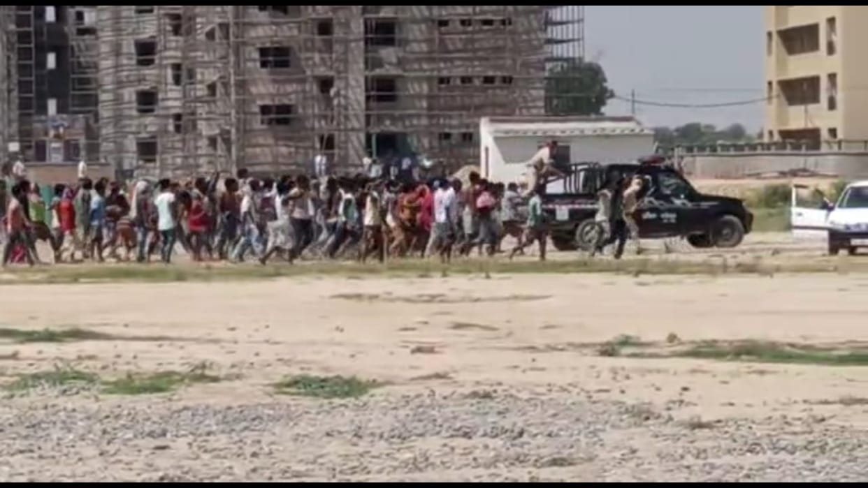 Stone Pelting on Police Party by Migrant Workers in AIIMS Bathinda