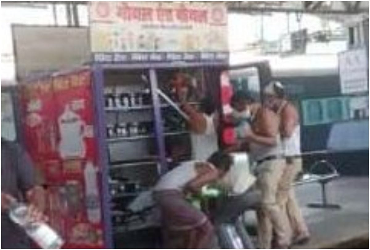 MP Migrants ransack food dispensing machine at railway station
