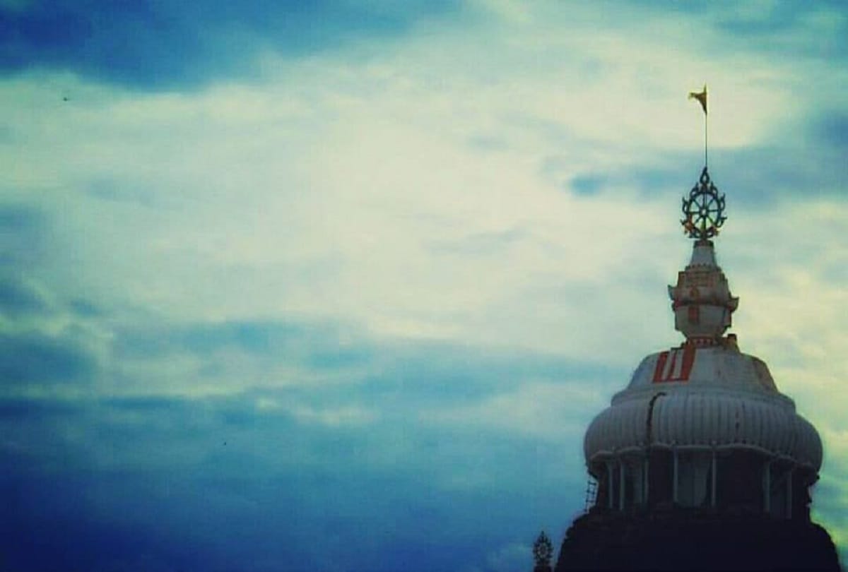 Know the benefits and rules of dhwaja flag at home