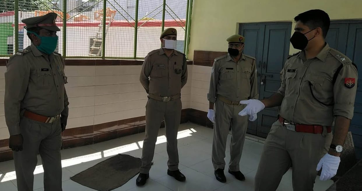 Policemen should follow social distance