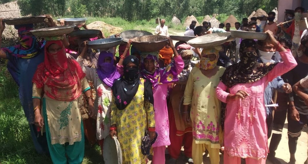 MNREGA workers demonstrated in Panchayat Bhavan