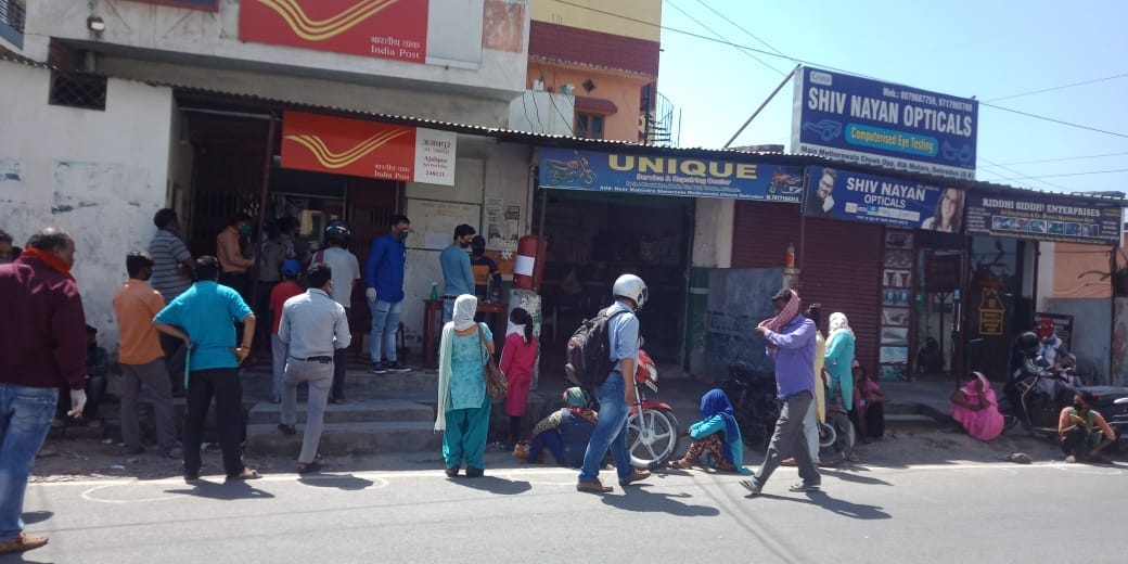 Workers gathered at post offices, server stopped, workers returned without opening account