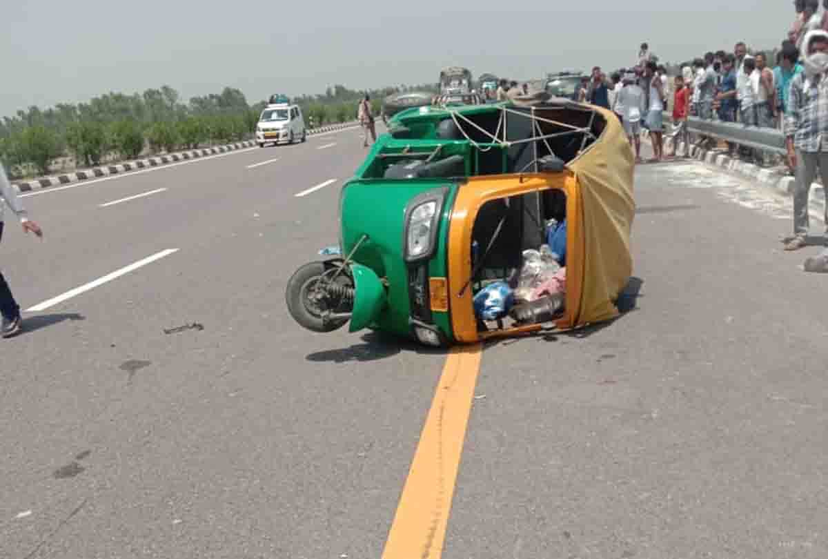 accident in lockdown: husband wife died in road accident in agra lucknow expressway