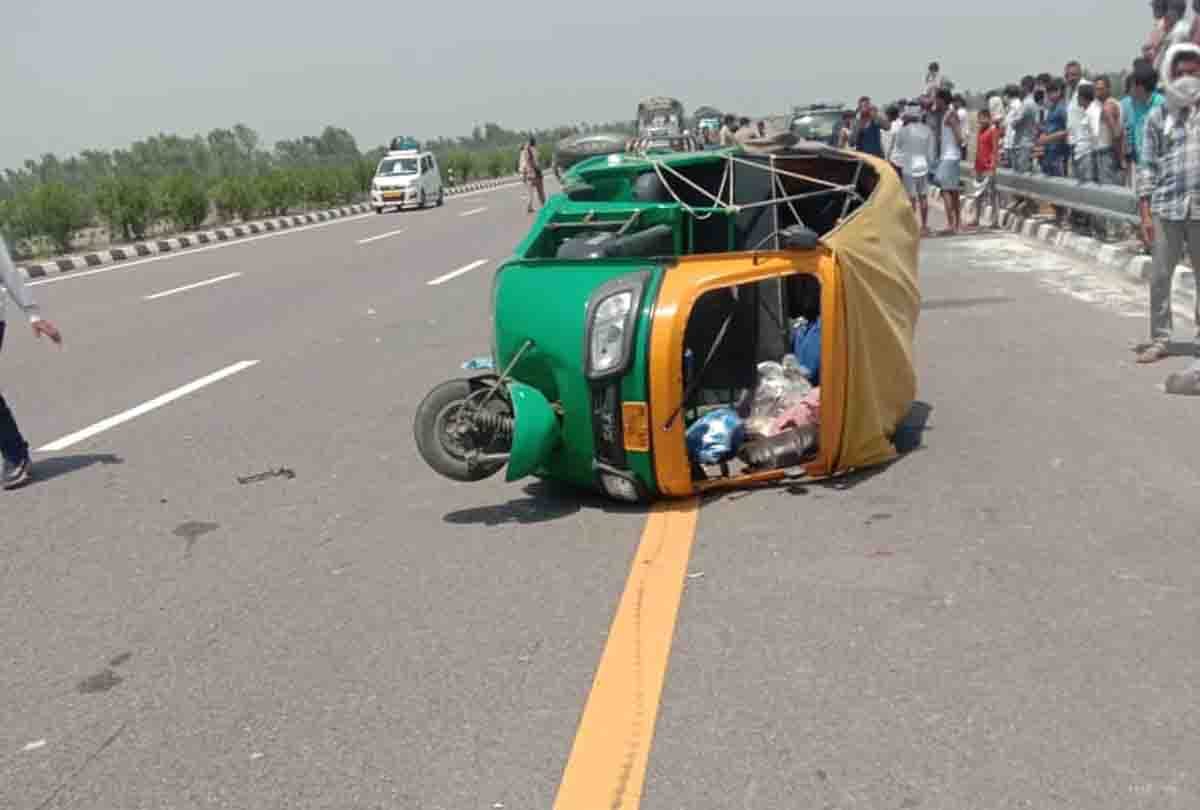 accident in lockdown: husband wife died in road accident in agra lucknow expressway