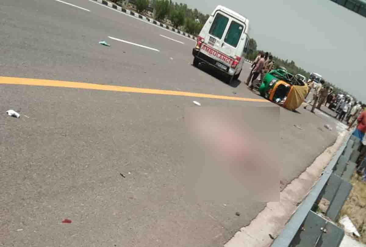 accident in lockdown: husband wife died in road accident in agra lucknow expressway
