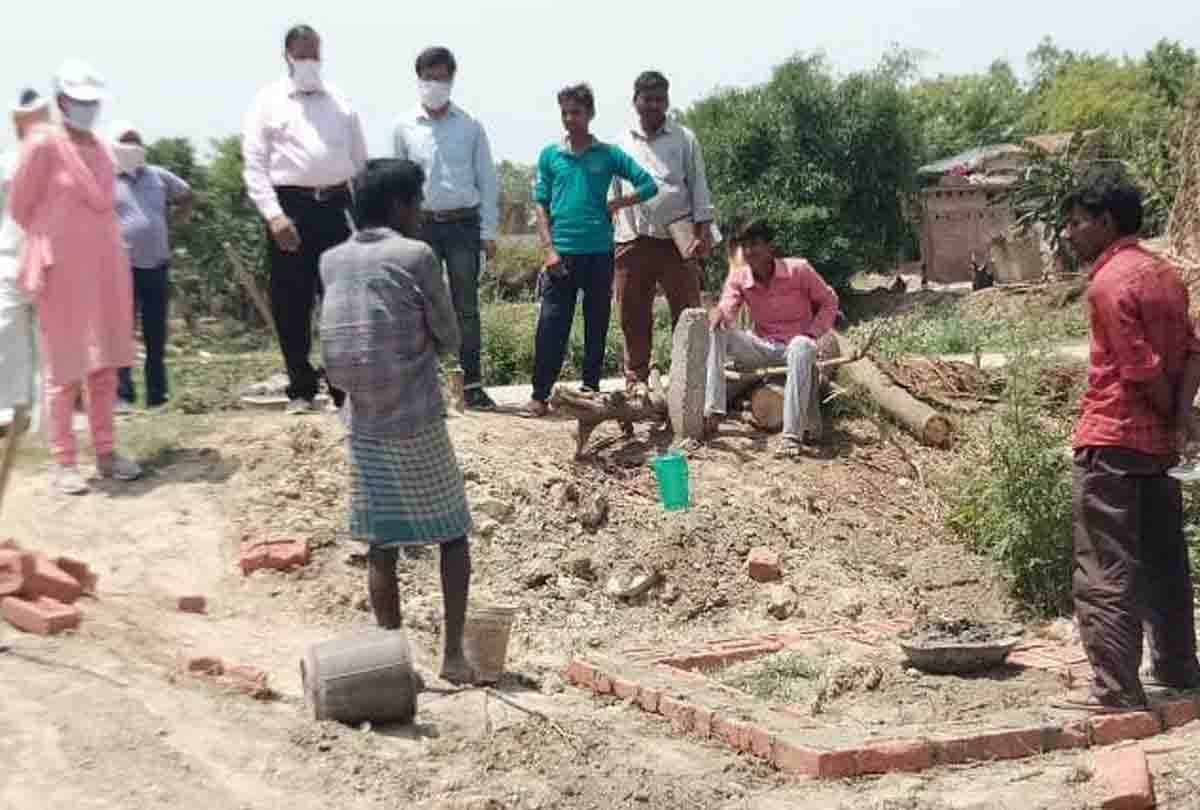 Hardoi: CDO inspection found negligence in building toilets