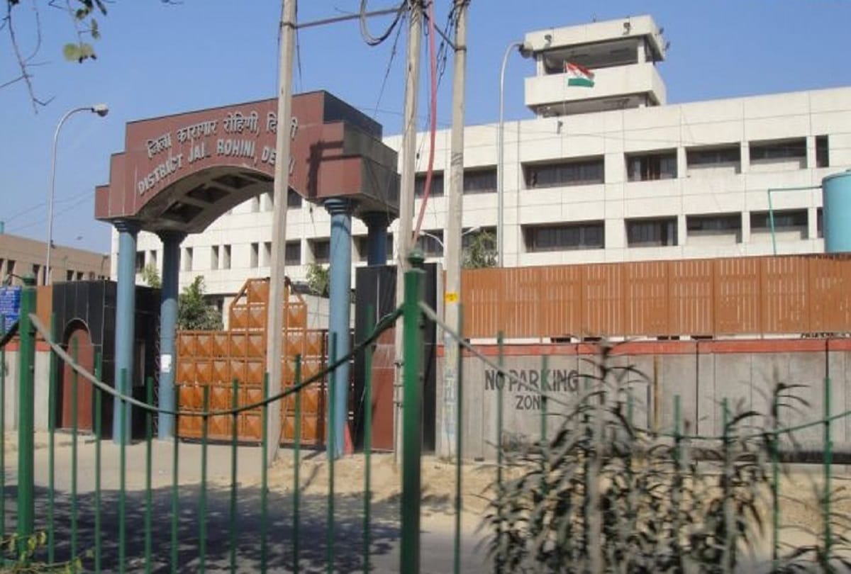 Prisoner injures head warder by attacking him with sharp weapon in Rohini Jail