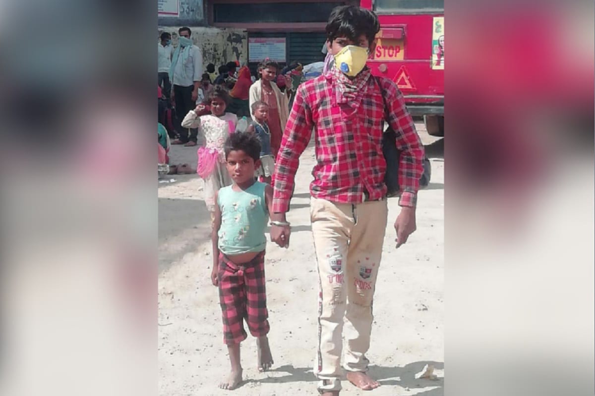 Shamli, Uttar Pradesh Lockdown Latest News Update, Fatigue and blisters in feet of workers during walking for long journey