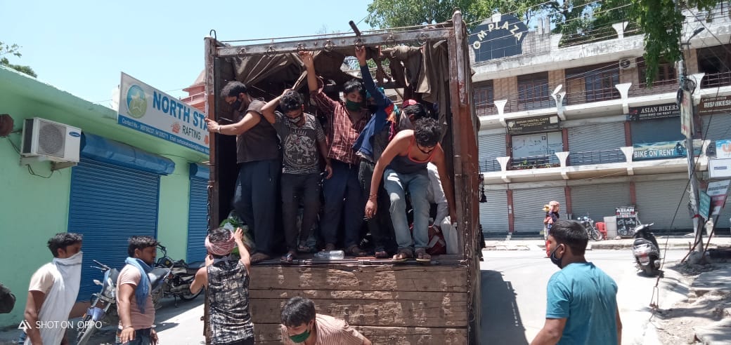 Lockdown 3.0 in Uttarakhand Latest News Update : truck carry many people reach risikesh