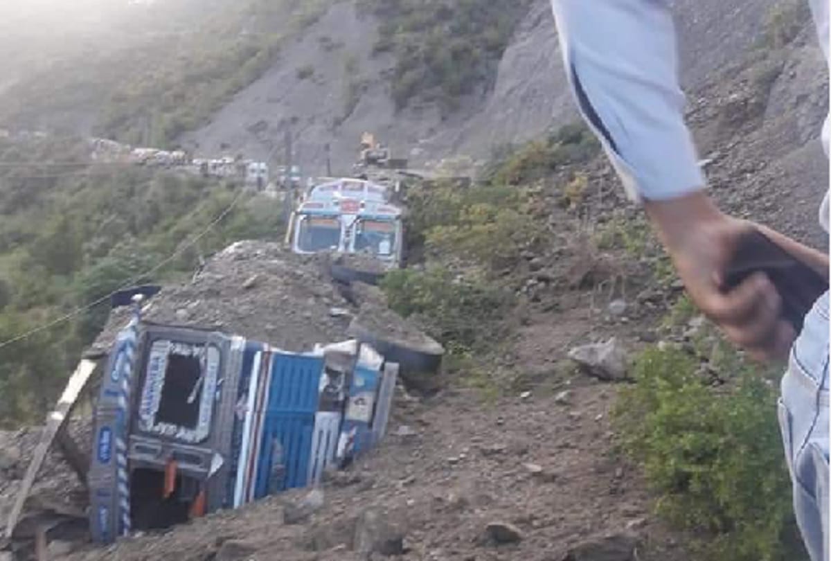 Landslides on highway in Ramban, more than ten vehicles buried, two killed