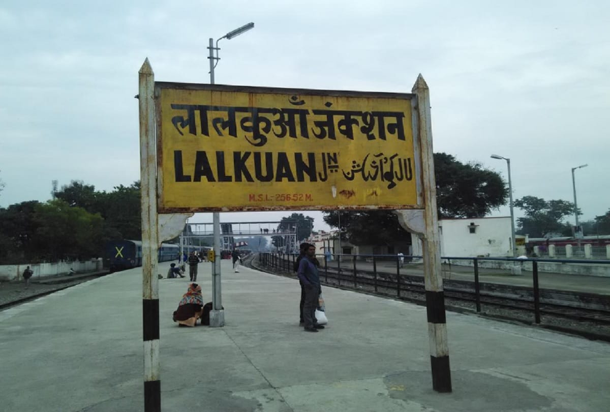 Train reached Lalkuan with 1193 migrants from Ahmedabad
