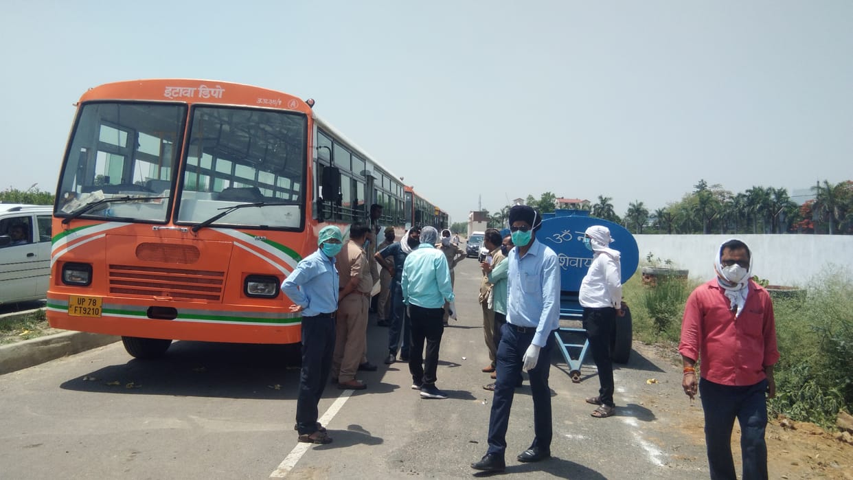 112 migrants sent by bus