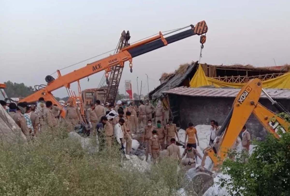 Auraiya UP Truck Accident News in Hindi: one more died in Auraiya accident up