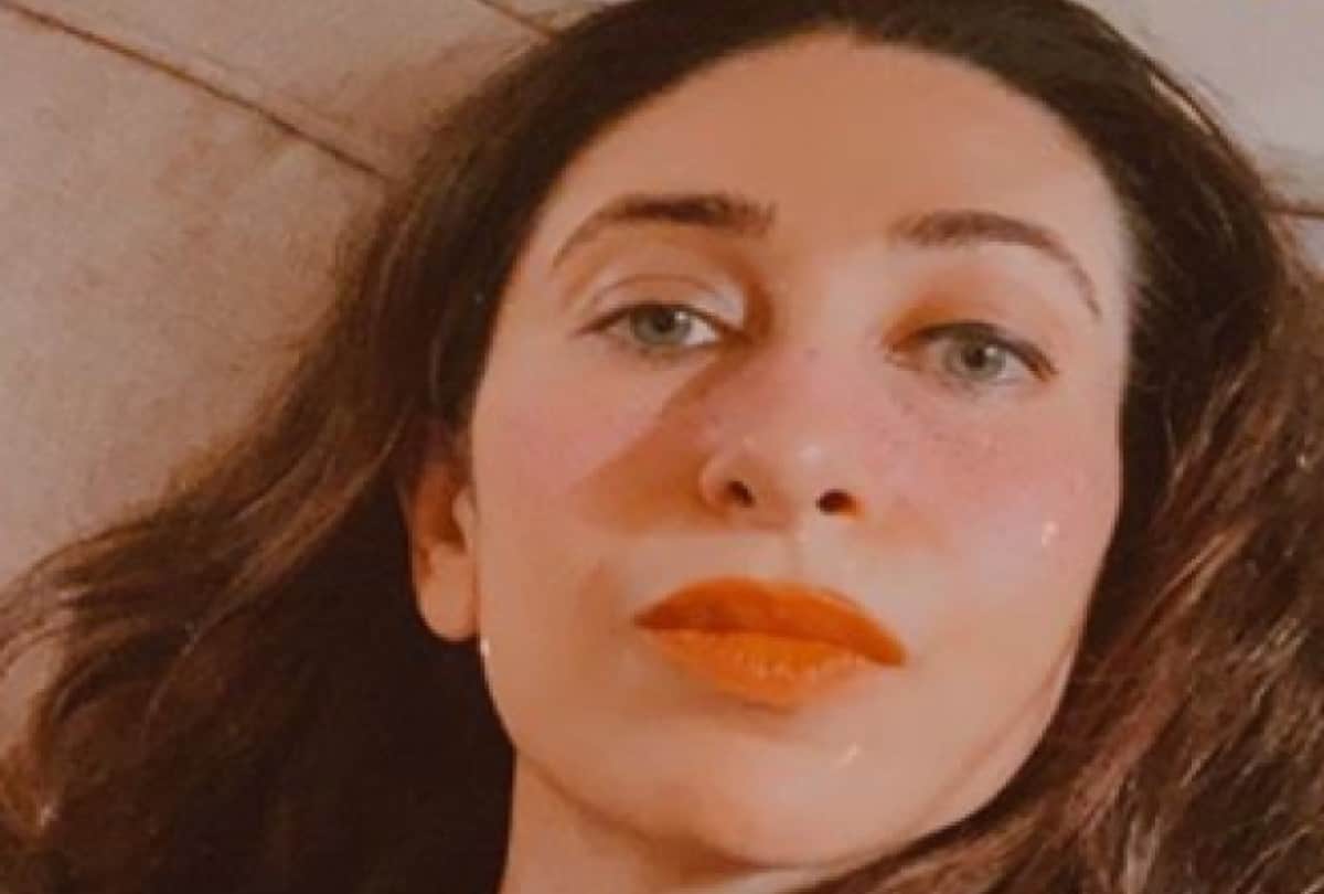 Karishma Kapoor shares her throwback photo with cheetah