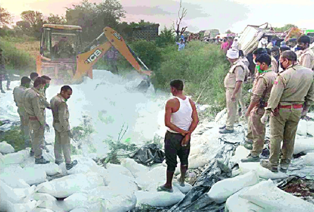 Auraiya UP road accident see photos screams of workers got buried in sacks of lime