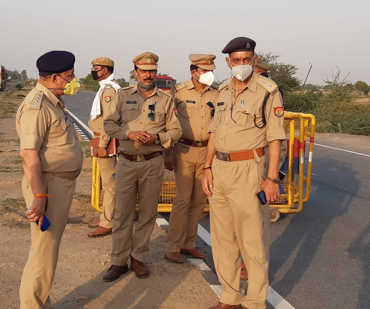 Pedestrians should be stopped at the border: DM