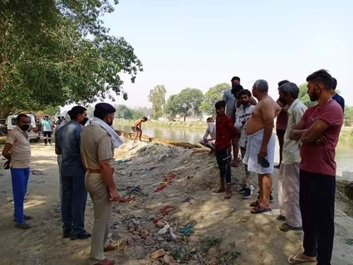 Child playing with children scared to see monkeys, drowned in canal, death