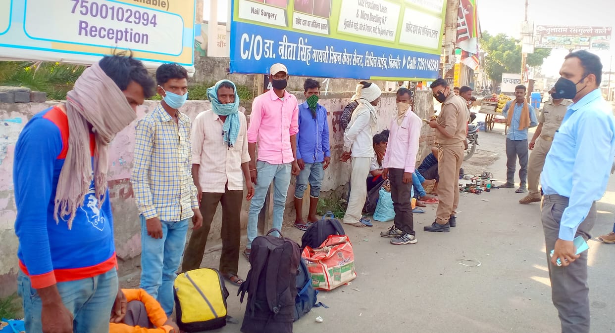 12 laborers left for Maharajganj reached Nagina