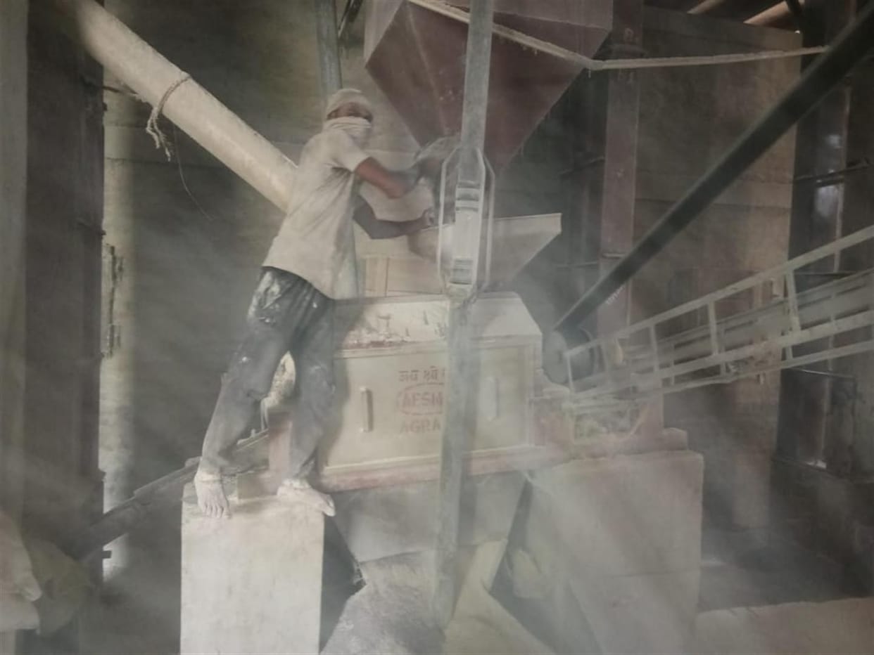Hathras: If laborers are not coming, then there is lack of raw materials