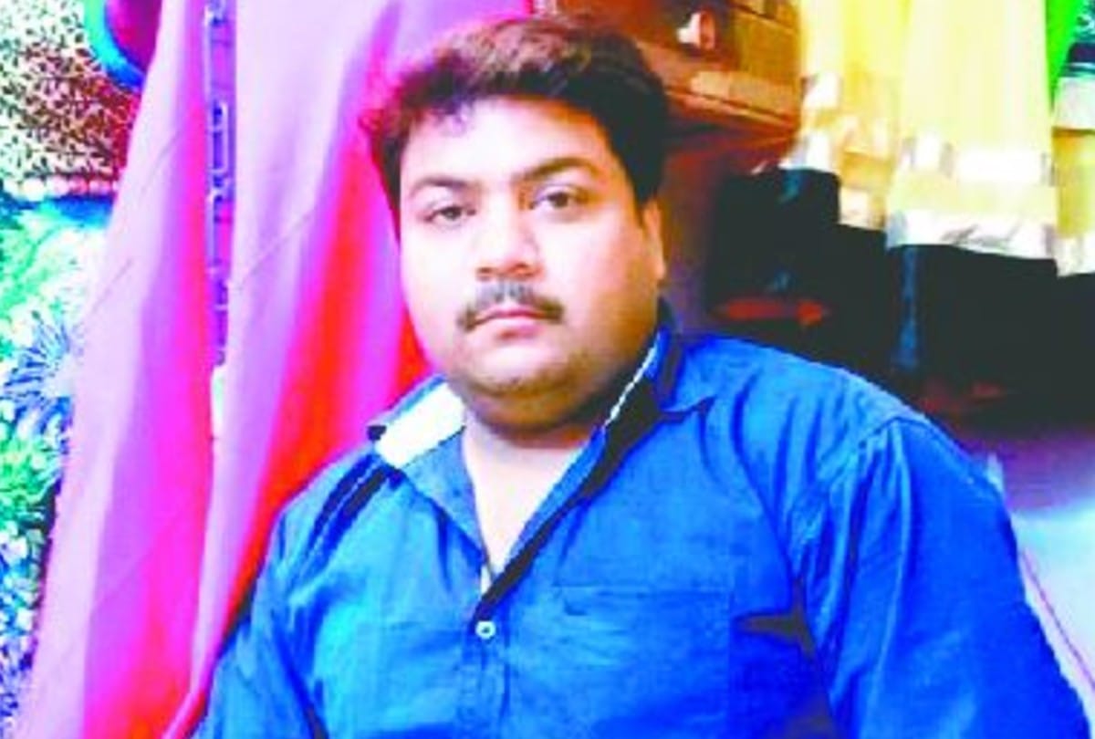 textile businessman commits suicide by hanging in park in agra