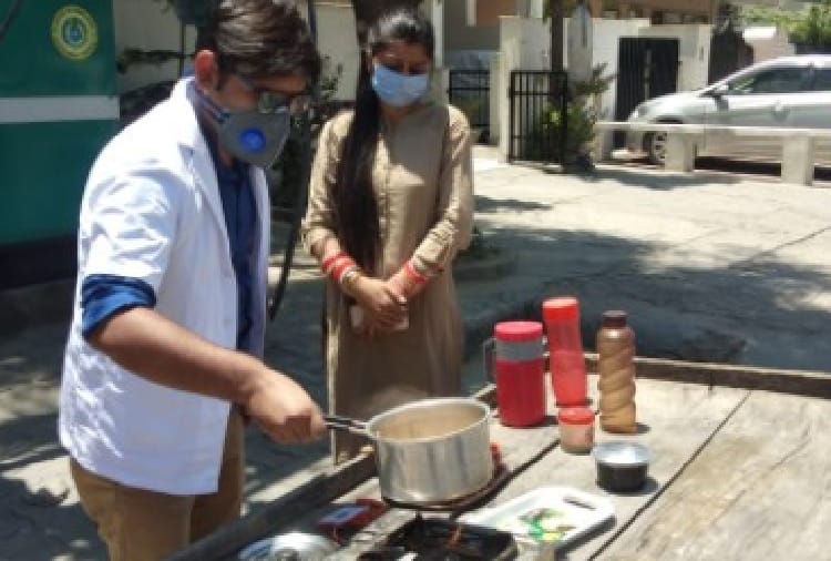 A Doctor and his wife sold tea after not getting salary