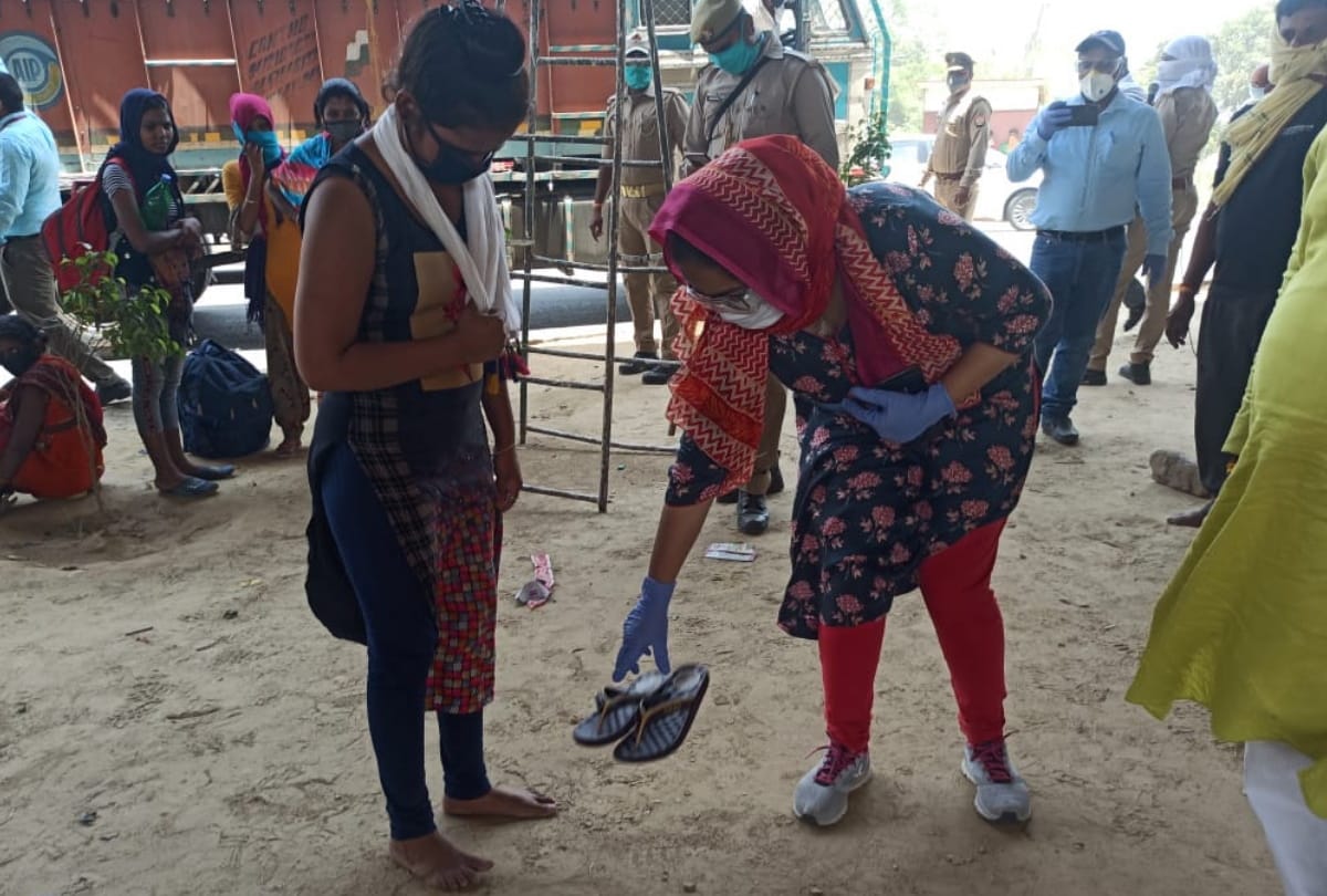 IAS Anuj malik special story with Migrant workers during Lockdown