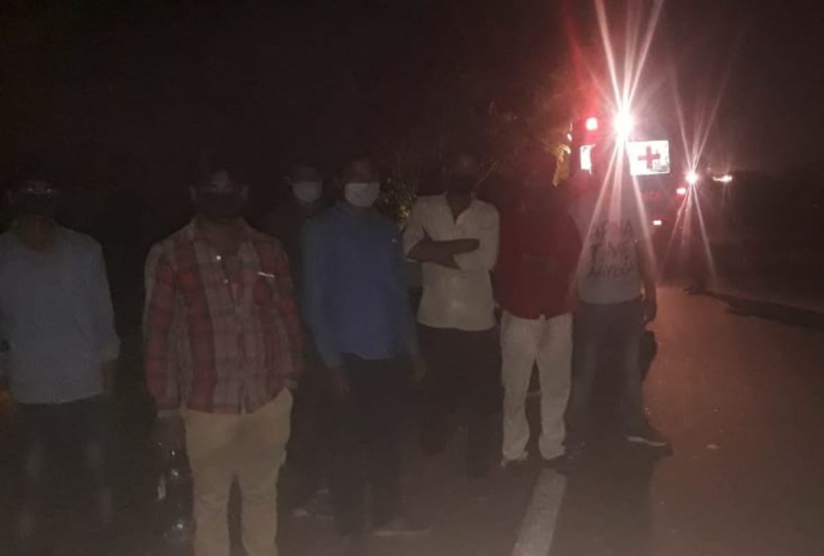 Seven Migrant laborers injured during Truck and bus accident in Kushinagar