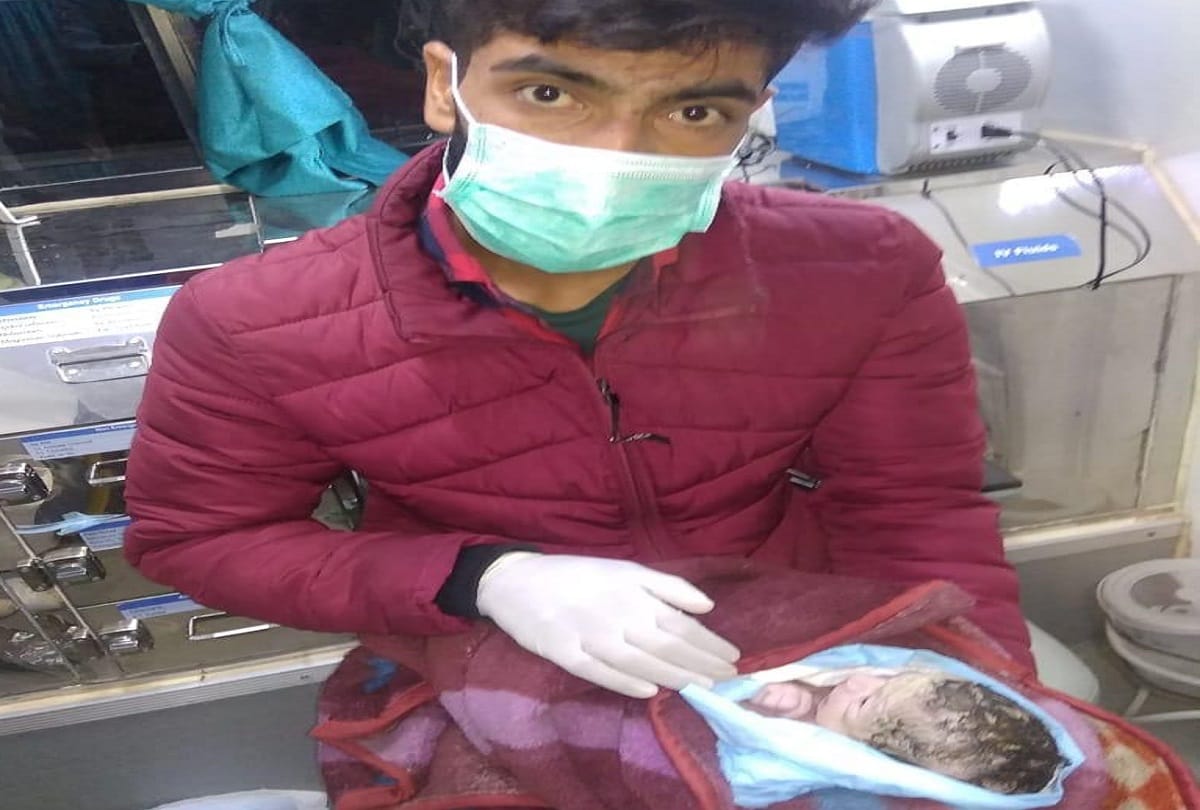 Woman gives birth to a child in 108 ambulance in Kupwara