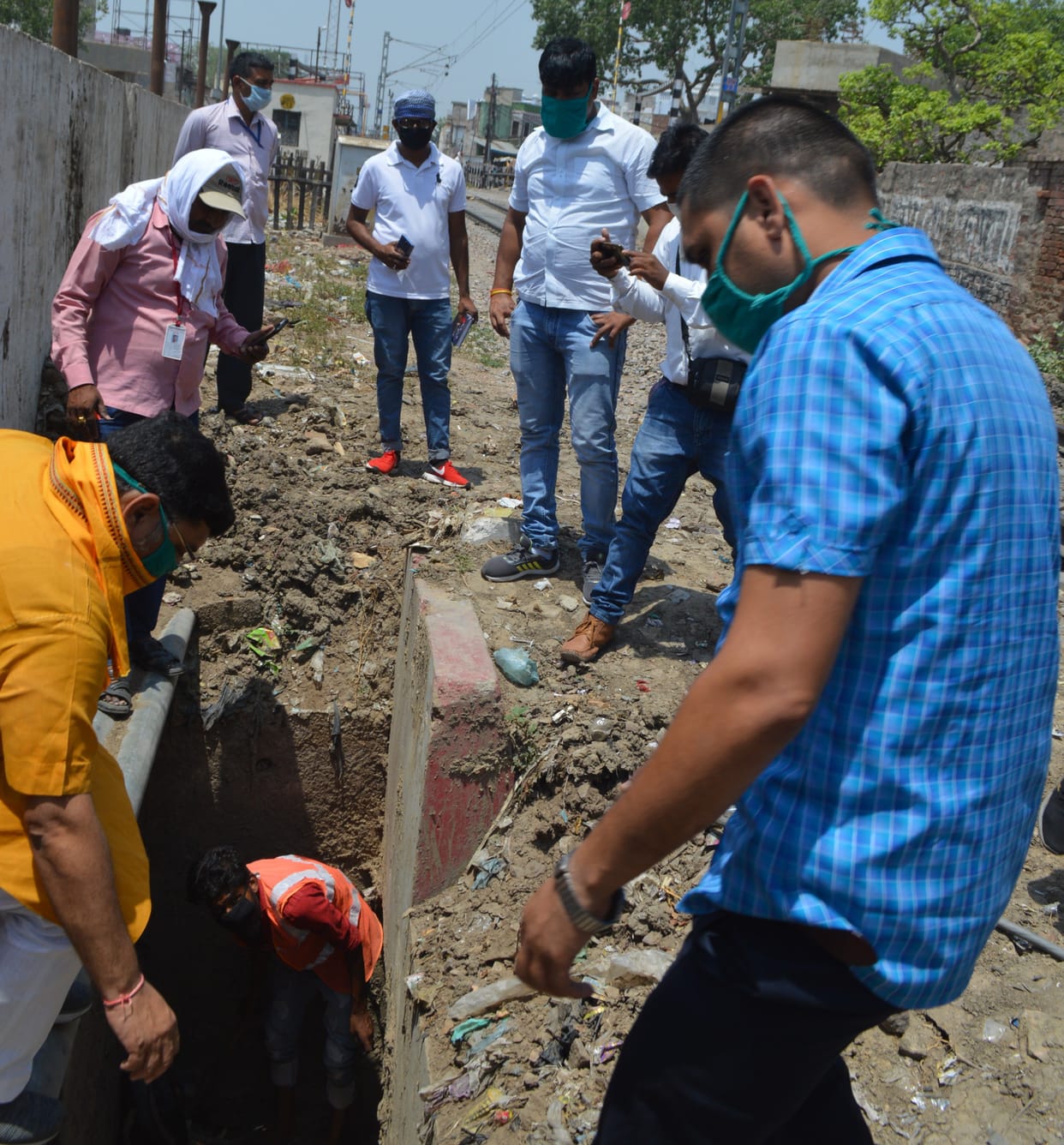 Hathras: Cleaning and widening of several culverts during lockdown period