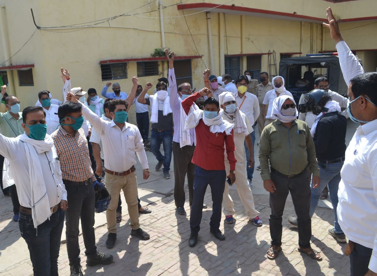 Kotwal was beaten by Divyang Lekhpal at the Quarantine Center