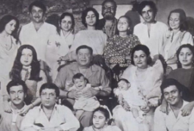 Riddhima Kapoor shares a rare photo of Kapoor family with rishi kapoor and neetu kapoor