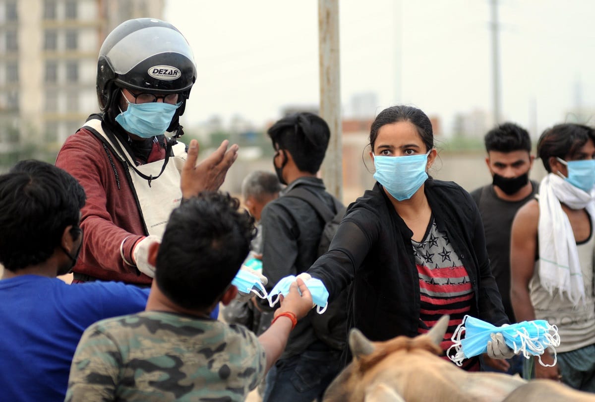 Migrant workers travelling on foot stopped at Delhi UP border in Ghazipur after Auraiya accident
