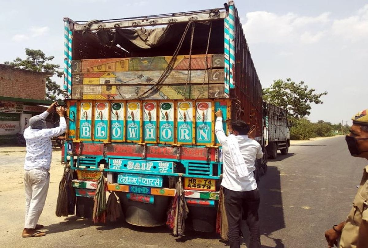 police caught trucks carrying migrants workers amid lockdown in kasganj