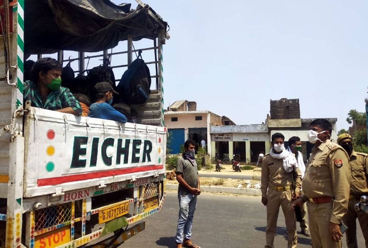police caught trucks carrying migrants workers amid lockdown in kasganj