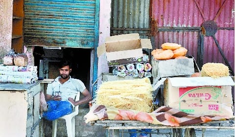 Crowd at Kotdar's shop in Azamnagar, Khajle-vermicelli being sold in Bankhana