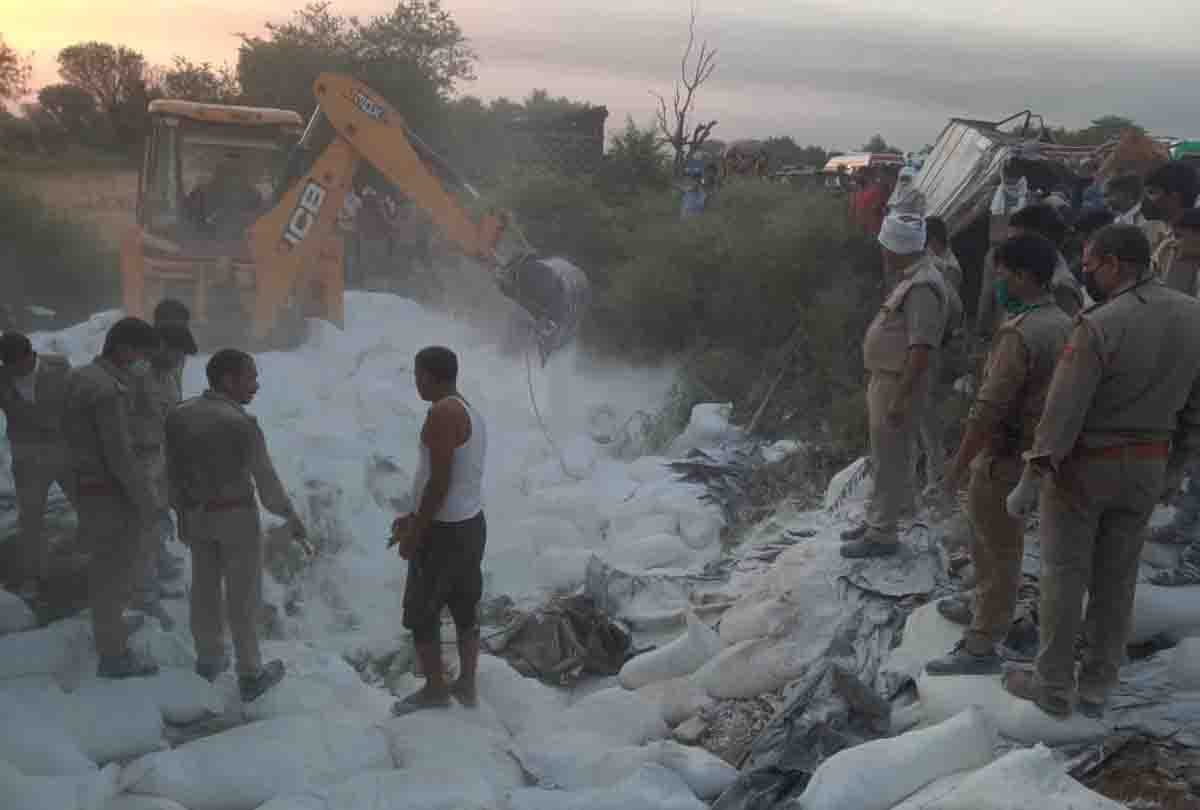 accident in lockdown: 26 Migrants Killed As 2 Trucks Collide In UP