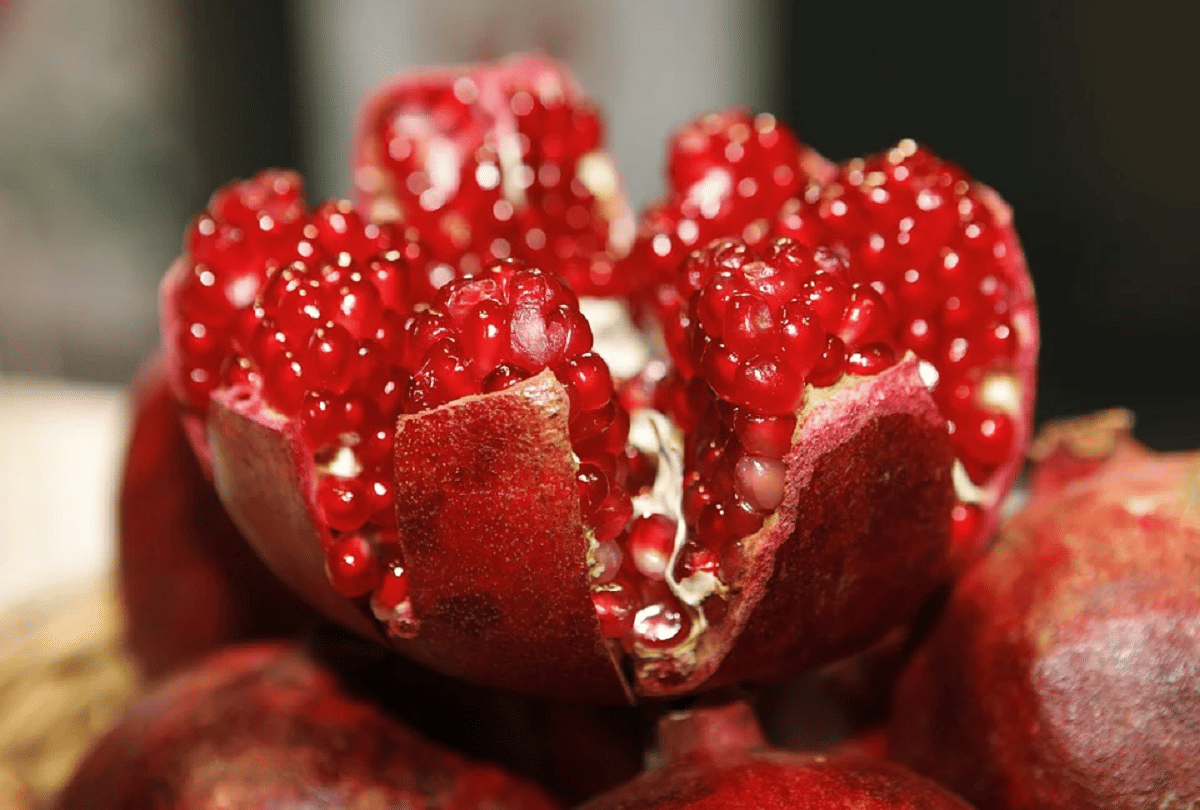 Skin Care how to use pomegranate peel for skin care in hindi