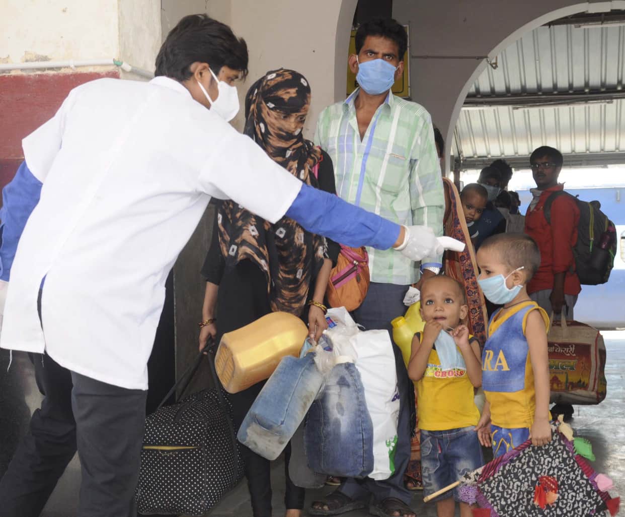 Pratapgarh: 4928 migrant laborers from four trains