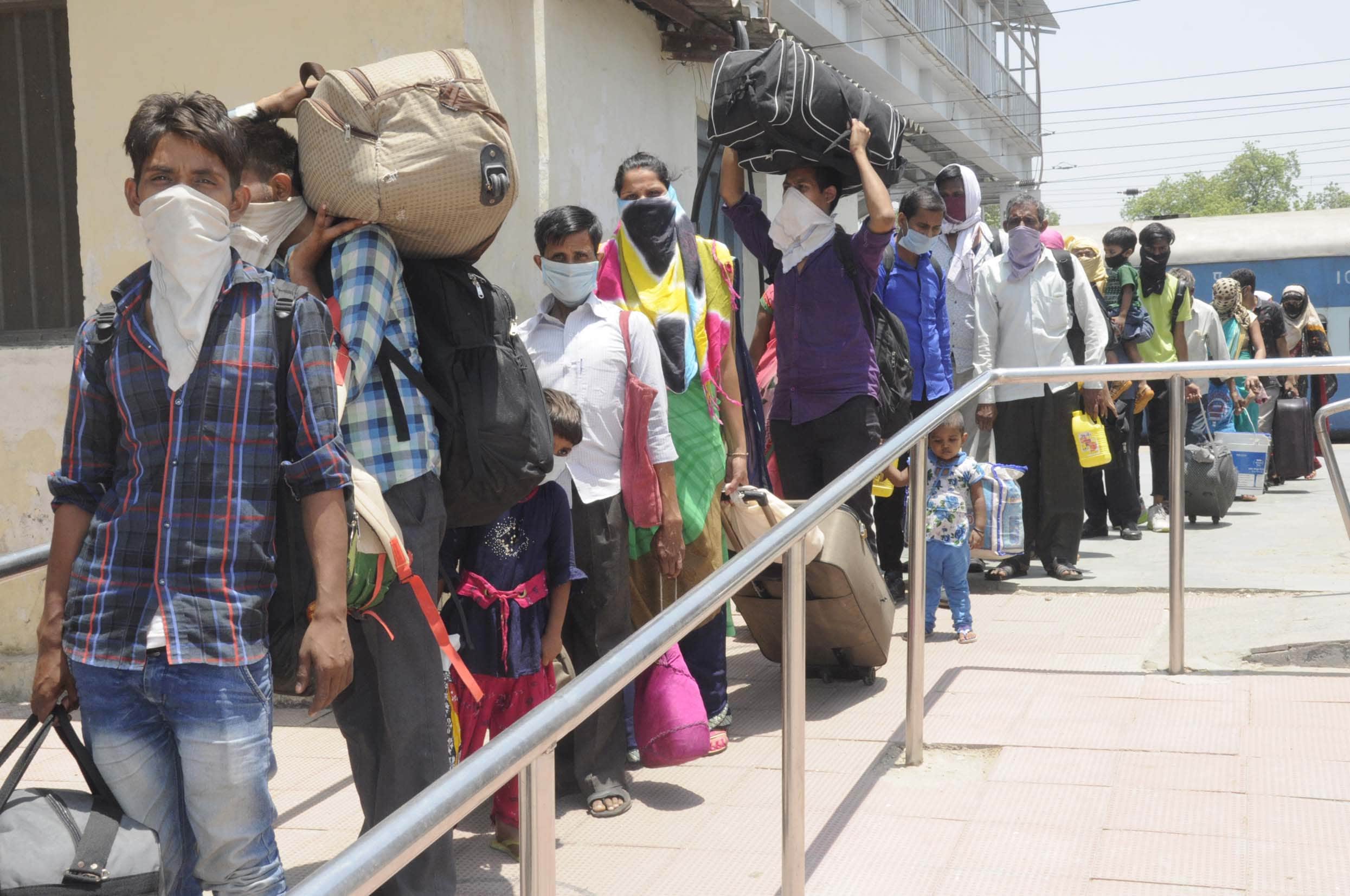 Pratapgarh: 4928 migrant laborers from four trains