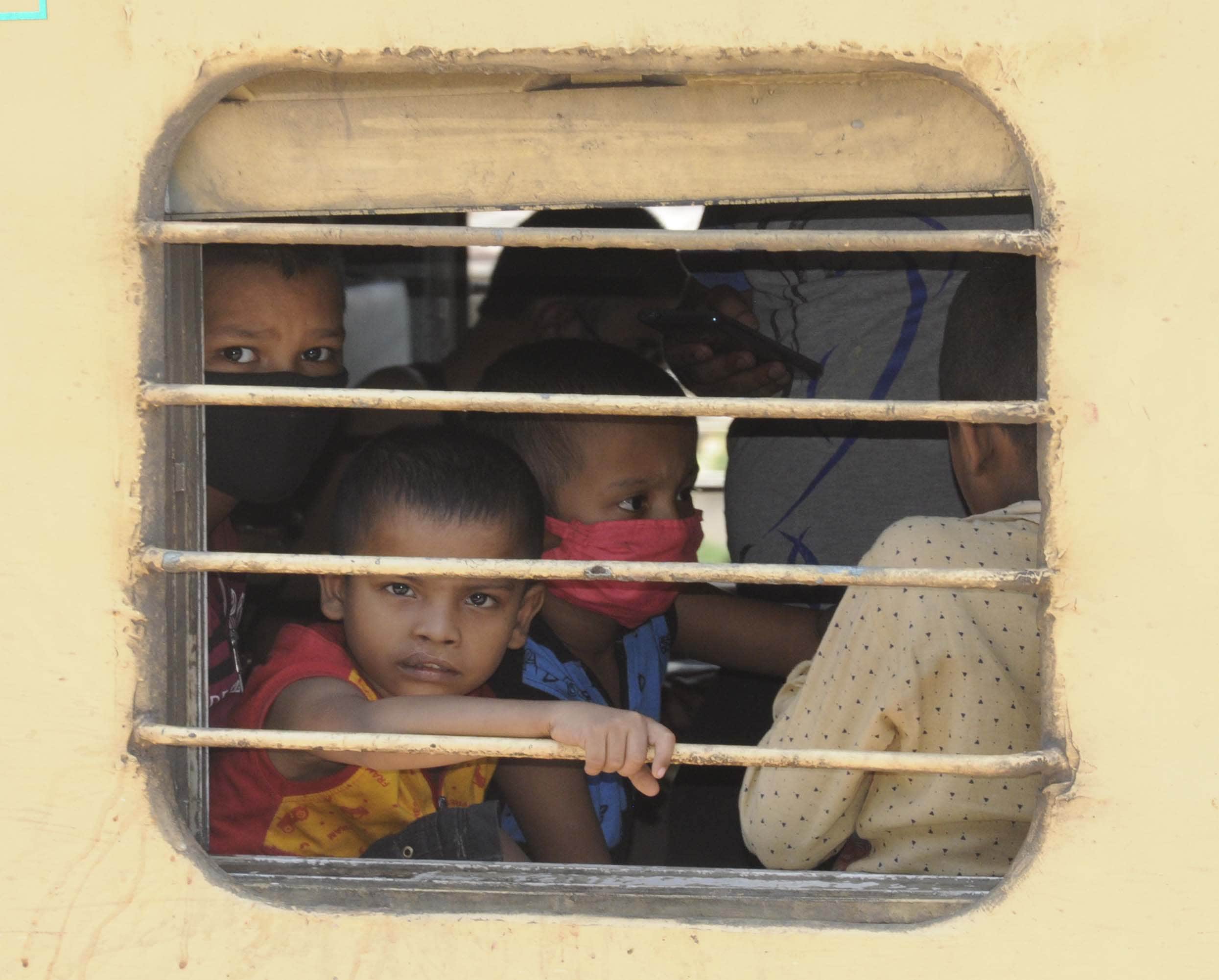 Pratapgarh: 4928 migrant laborers from four trains