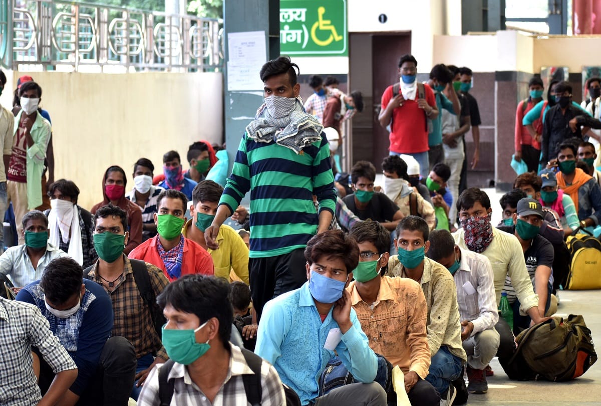 4800 workers reached Prayagraj in three trains from Surat